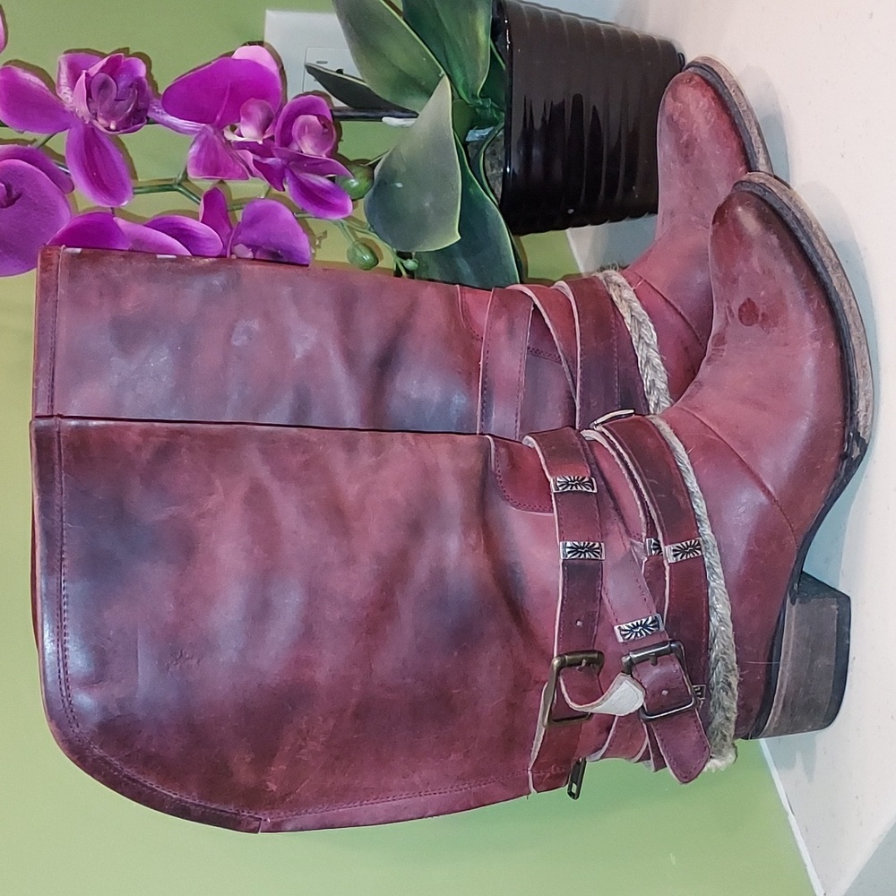 Freebird drove boots.  Burgundy distressed size 7